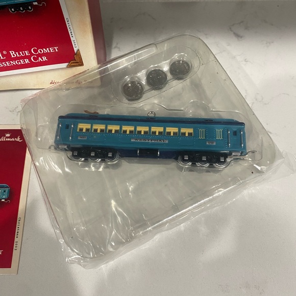 Hallmark Keepsake Lionel Blue Comet Passenger Car Light Glows Ornament 2002 - Picture 2 of 5